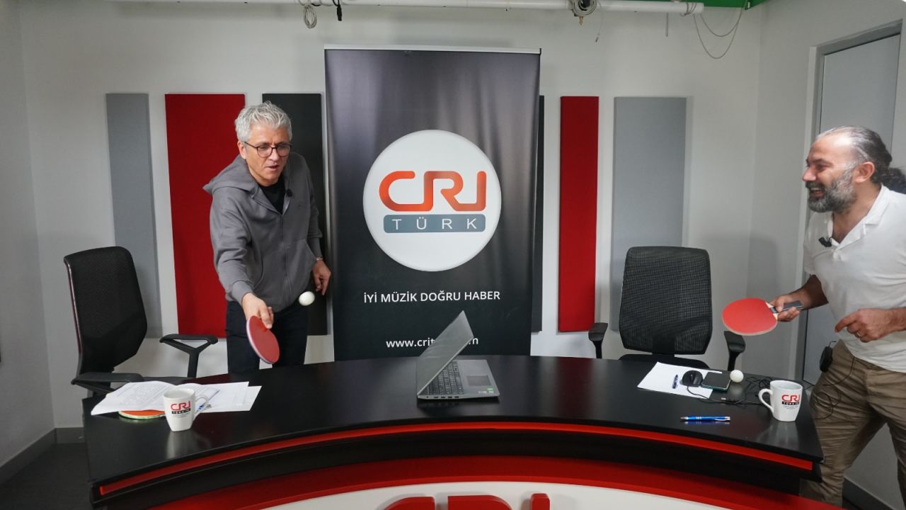 Masa tenisi üzerine..